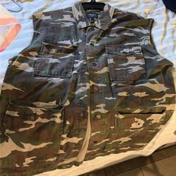 FOREVER 21 camo vest