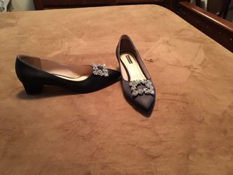 BRAND NEW NEVER BEEN WORN. BLACK LADIES SHOES SIZE 11.