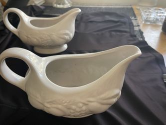 vintage white gravy / sauce by Tabletops 