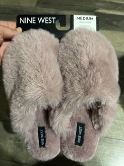 Nine West memory foam Sz Medium 7/8 house slippers