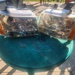 Headlights Suburban Right /Left 2007 