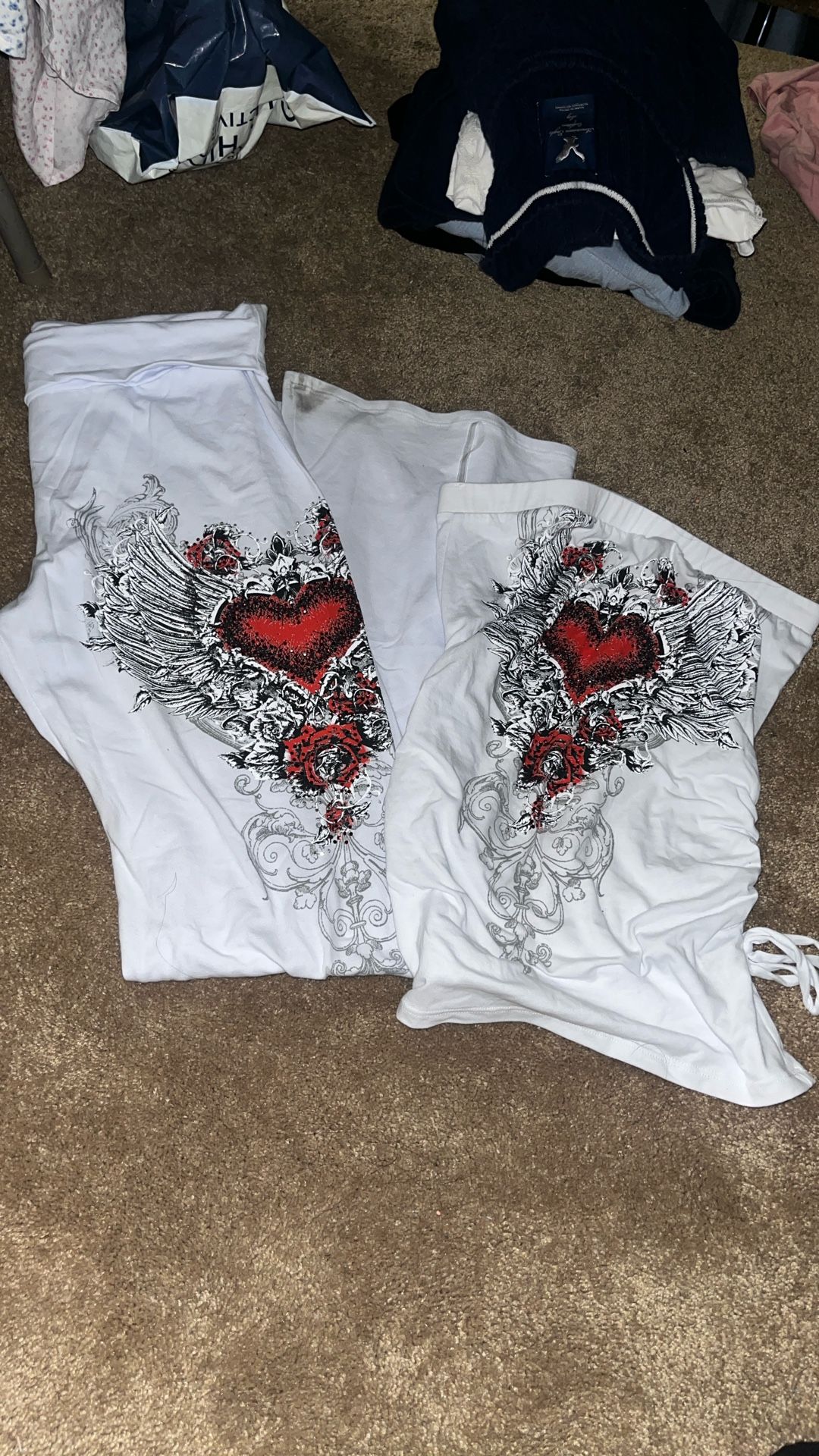 White Set With Heart Design Size Large