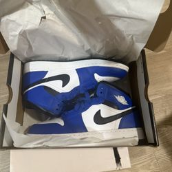 Air Jordan 1 (size 6Y) Big Kids 