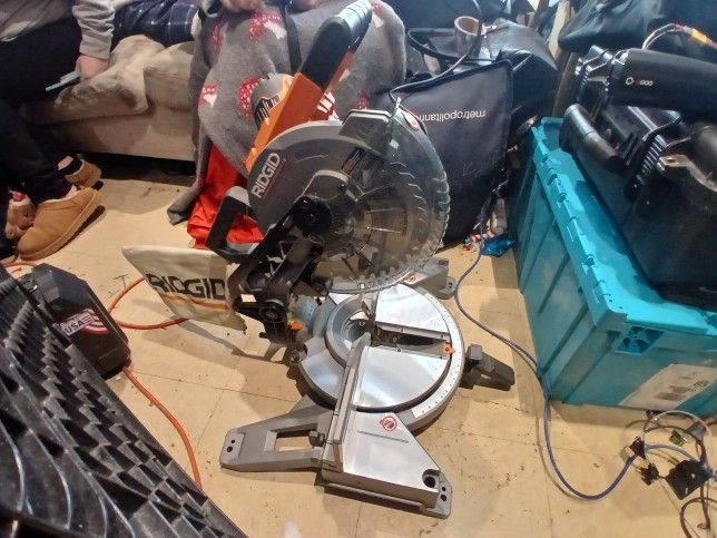 RIDGID 15 AMP 10" Corded Dual Bevel Miter Saw With LED  Cut Line Indicator 
