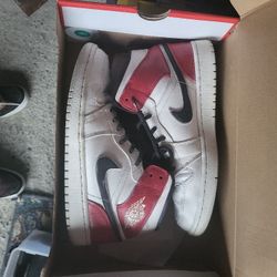 Nike Air Jordan 1 Mid "Chicago" sneakers.