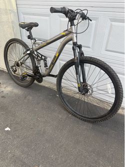 Mountain Bike mongoose wheel 29”