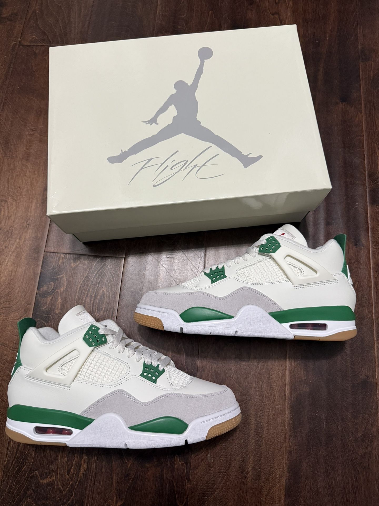 Jordan 4 Retro SB Pine Green Size 10