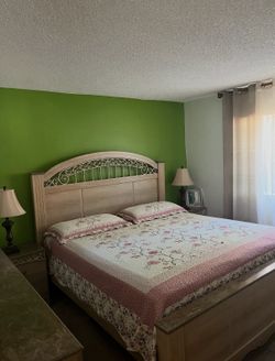 Ashley bedroom set 5 pieces + mattress Cal King size