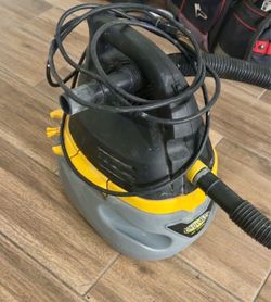 Stinger Wet/Dry Vacuum with Hose
