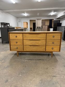 Beautiful Real Mid Century Modern 9 Drawer Dresser