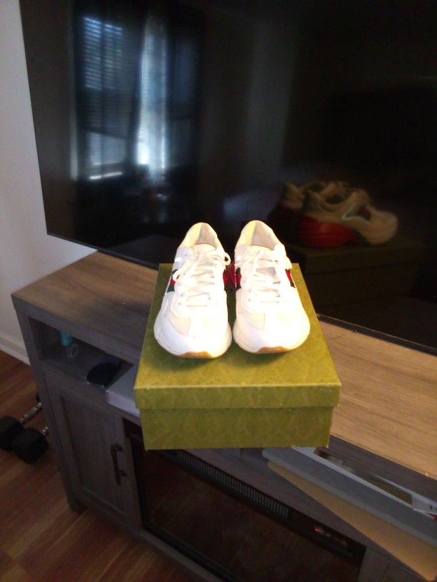 Gucci Sneakers Size 9 in Mens