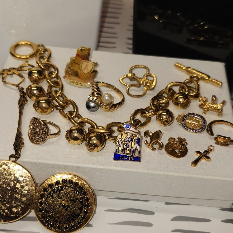 #2372, LOT OF VINTAGE, RINGS, PINS, BROOCH, BRACELET,DAMASCENE, PENDANTS, GOLD PLATED