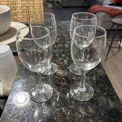 4 wine glasses FREE