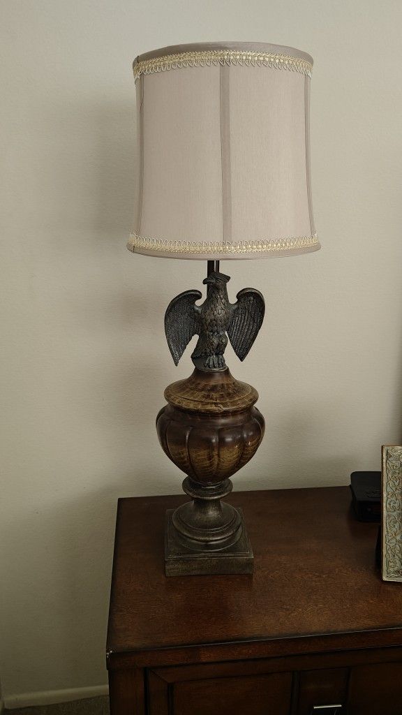 vintage table lamp with a Federal style design, featuring an American eagle motif and a brass-toned finish on a wood base.
