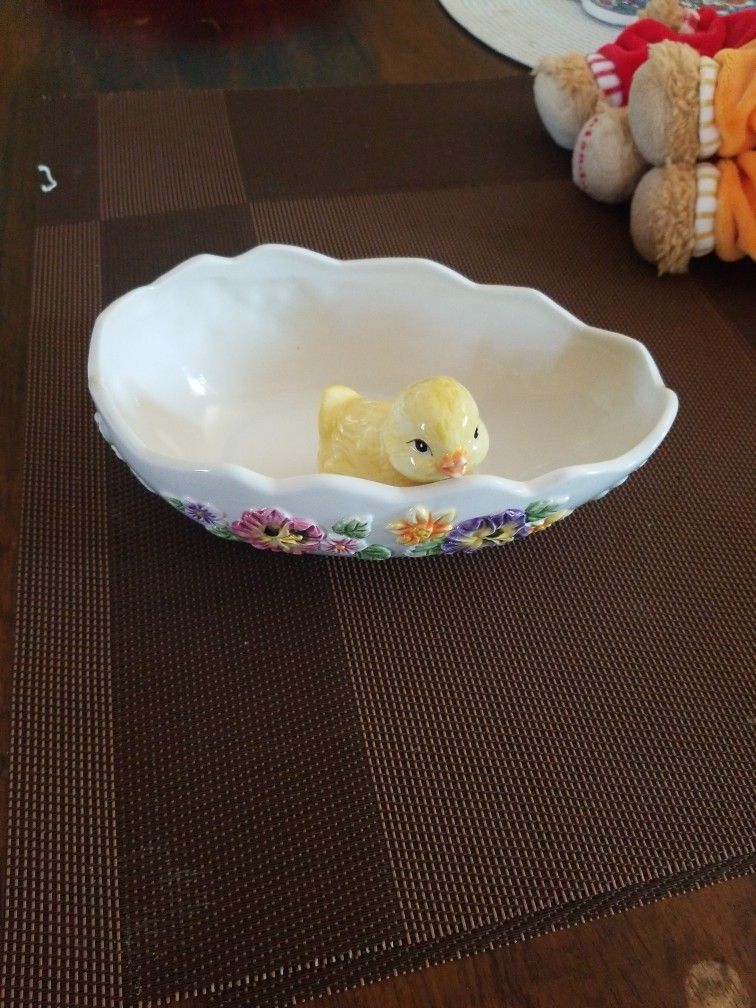 Harry And David Chick In A Bowl