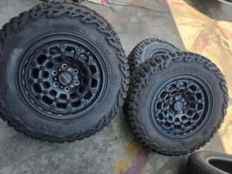 2 week used 17" TOYOTA TACOMA SR TAKEOFF 2026 wheels with MICKEY THOMPSON Baja AT tires