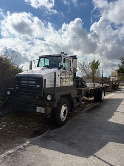 🚛 1989 Heavy-Duty Flatbed Work Truck for Sale