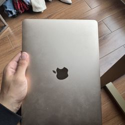  Apple MacBook 