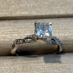 Elegant 1-Carat Cushion-Cut Diamond Engagement Ring – White Gold Setting (Size 6)