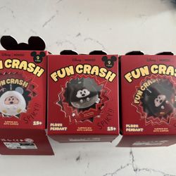 MICKEY MOUSE FUN CRASH PLUSH KEYCHAIN