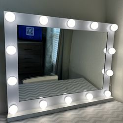 White 14 LED Light Bulb Hollywood Makeup Vanity Mirror