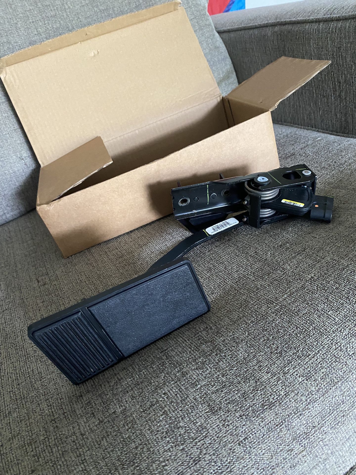ACCELERATOR PEDAL ASSEMBLY