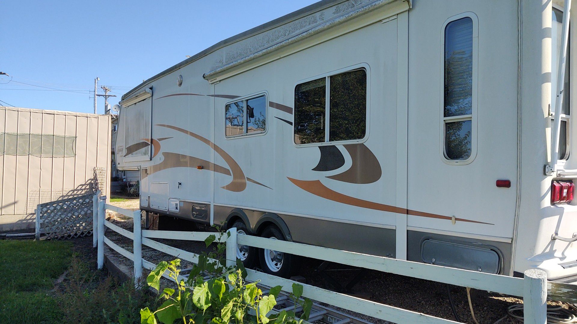 Photo 37 ft fifth wheel legacy designer by jayco