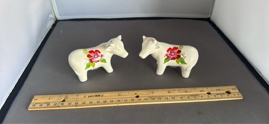 Cow salt & pepper shakers