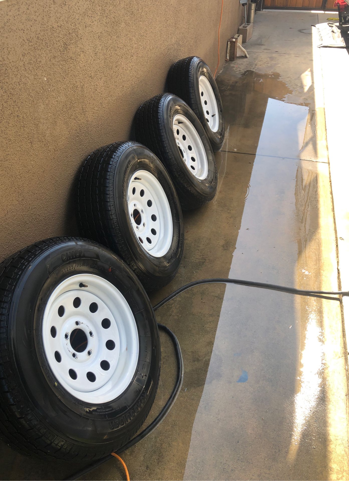 Trailer tires st225/75-15