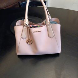 MICHAEL  KORS  PINK PUSE AND WALLET