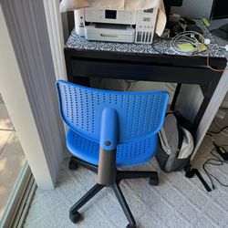 office table and chair (50$) 