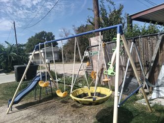 4 piece swing set 2 swings 1 saucer, 1 slide