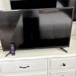 32” Insignia Roku TV