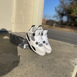 AIR JORDAN RETRO 4 “MILITARY BLACK” SIZE 9.5 R3PŠ