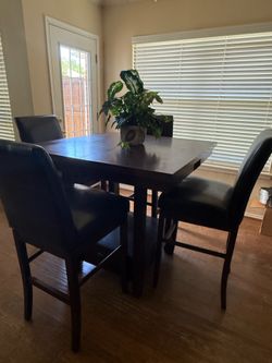 Height table with 6 chairs