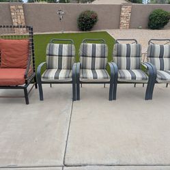 1 king chair & 4 chairs with cushions