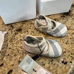 New - Burberry Baby Booties Size 19