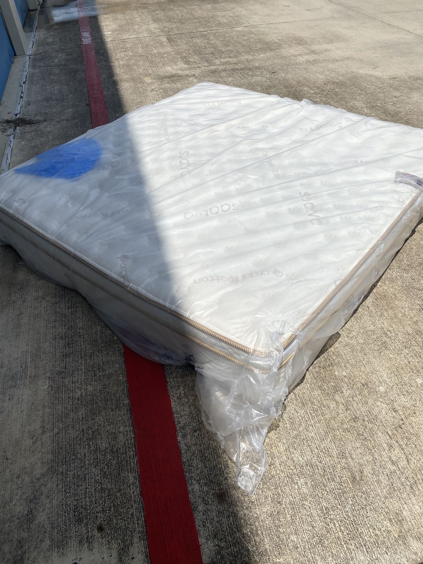 Overstock Display King Pillowtop Mattress for Sale in San Antonio, TX