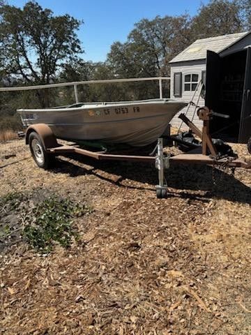 12.5 FT. Aluminum Fishing Boat 1974 VALCO/ Mercury Motor