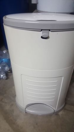 decker baby diaper pale