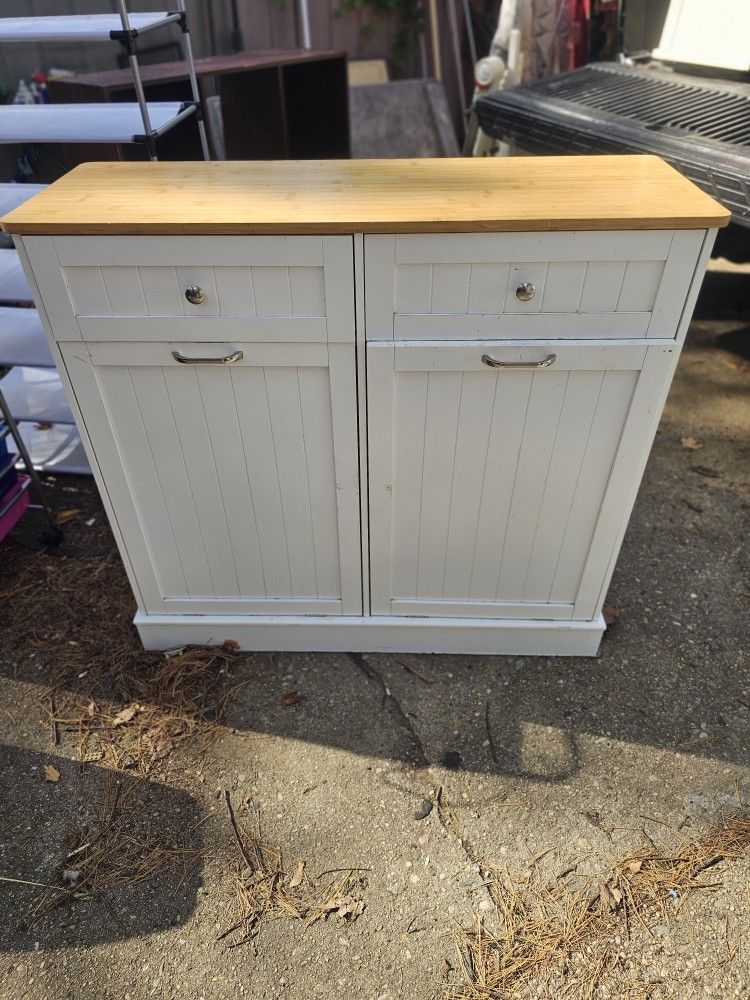 Price Is Firm. Very Cute Kitchen Island / Breakfast Station