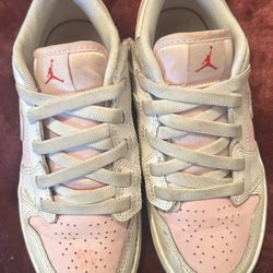 Nike Girls Size 1.5 