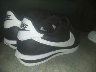 NIKE CORTEZ SIZE 8 MENS BABY BLUE AND BLACK AND WHITE