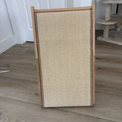 Free cat scratching post