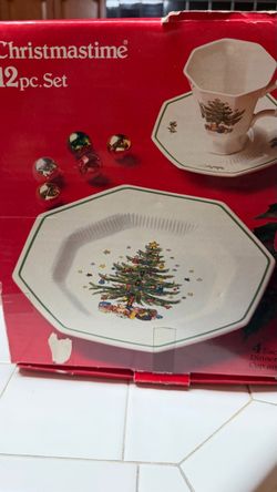 Christmastime 12-Piece Dinnerware Set