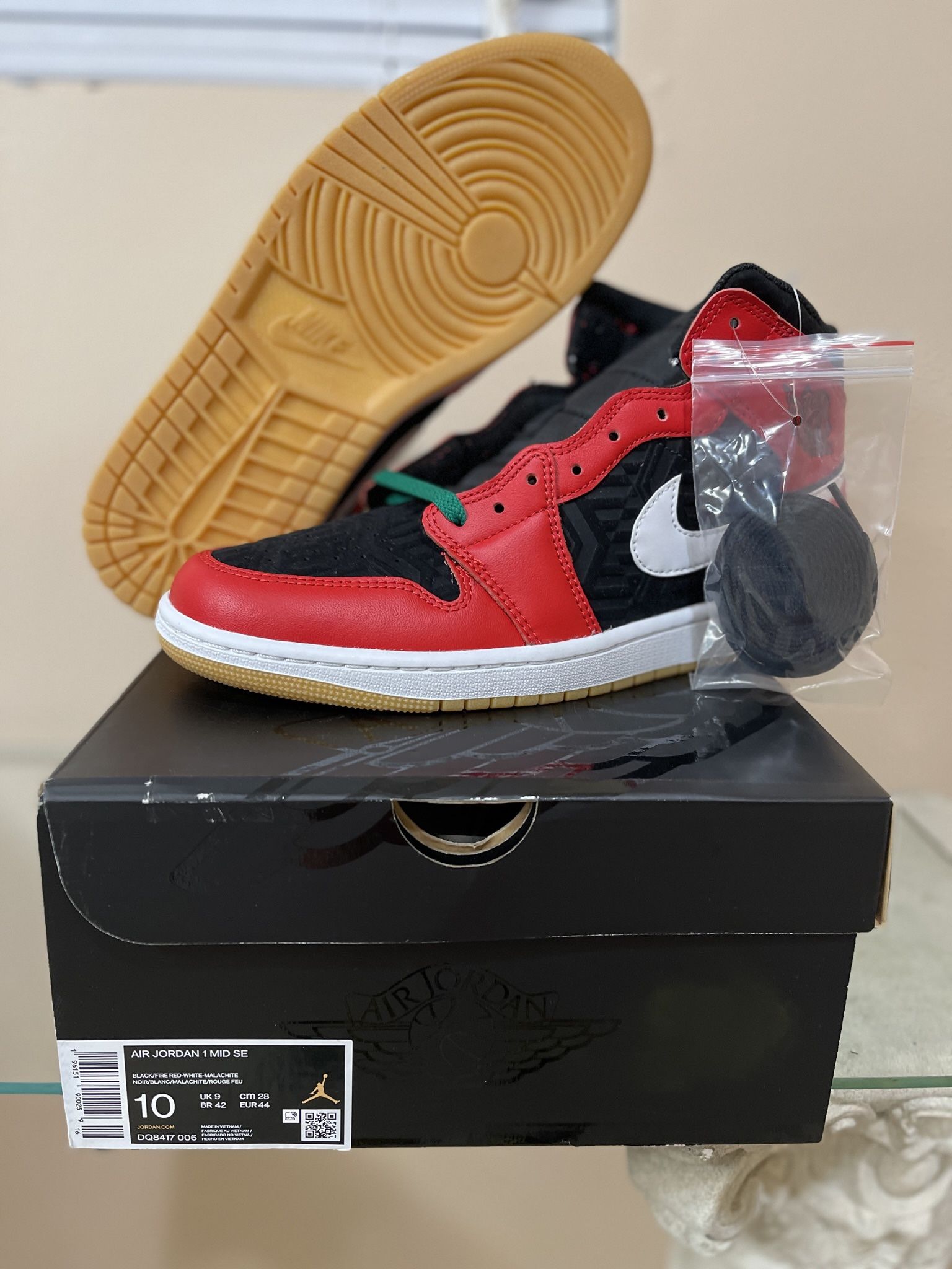 Air Jordan Retro 1 Mid Christmas Size 10 Brand New