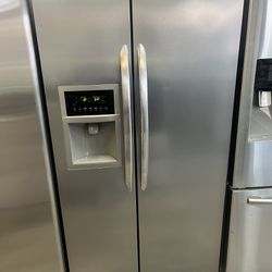Refrigerador Frijidaire Doble Puerta Y Estufa Kenmore De Gas 