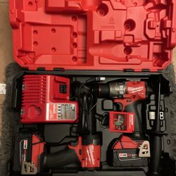 Milwaukee M18 FUEL 18V Lithium Cordless Hammer Drill / Impact Driver Comb