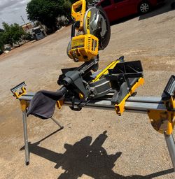 Dewalt Flexvolt 60v max 12 inch sliding miter saw and Stand