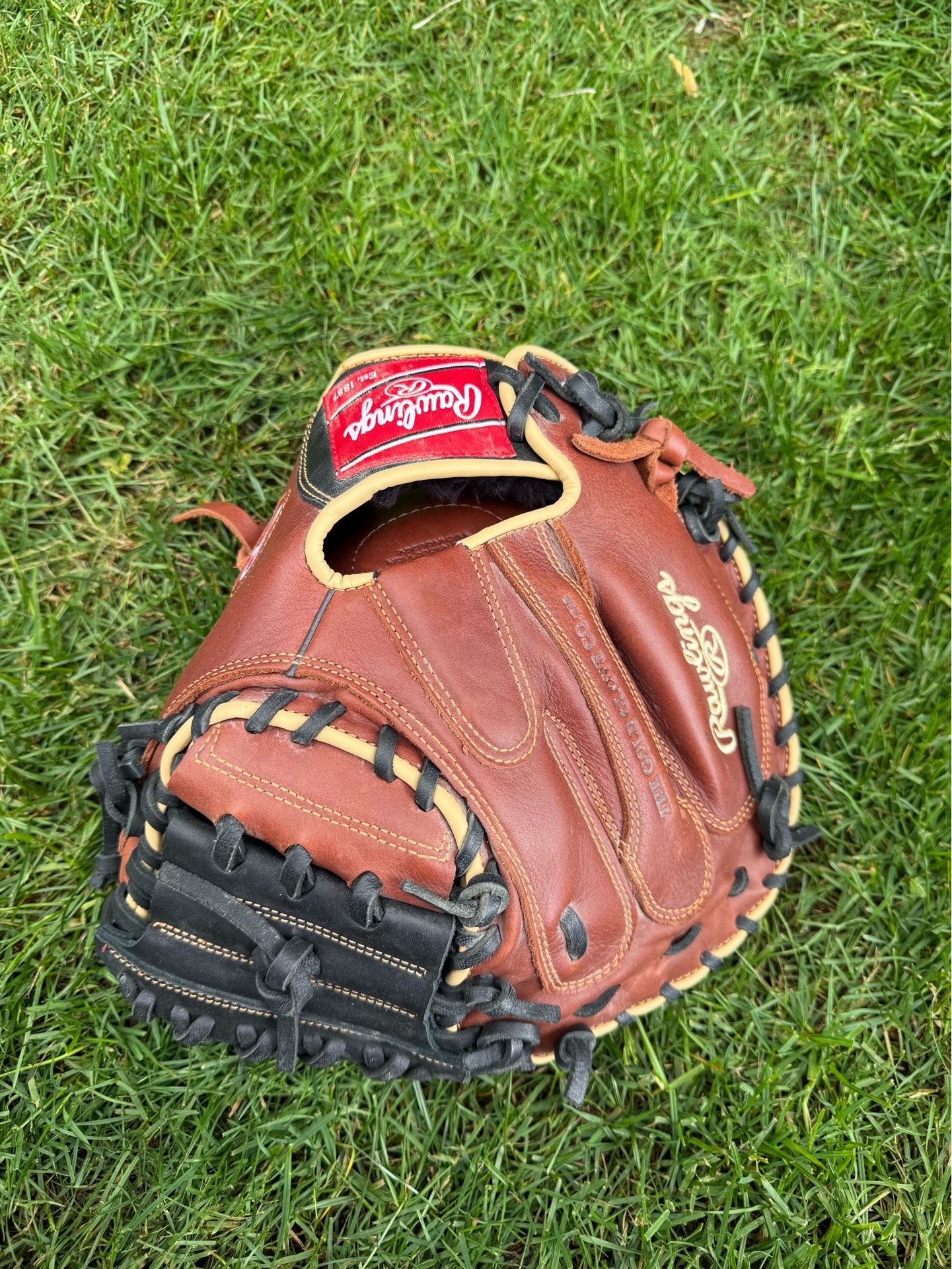 New without tag high quality 33” baseball catcher’s glove